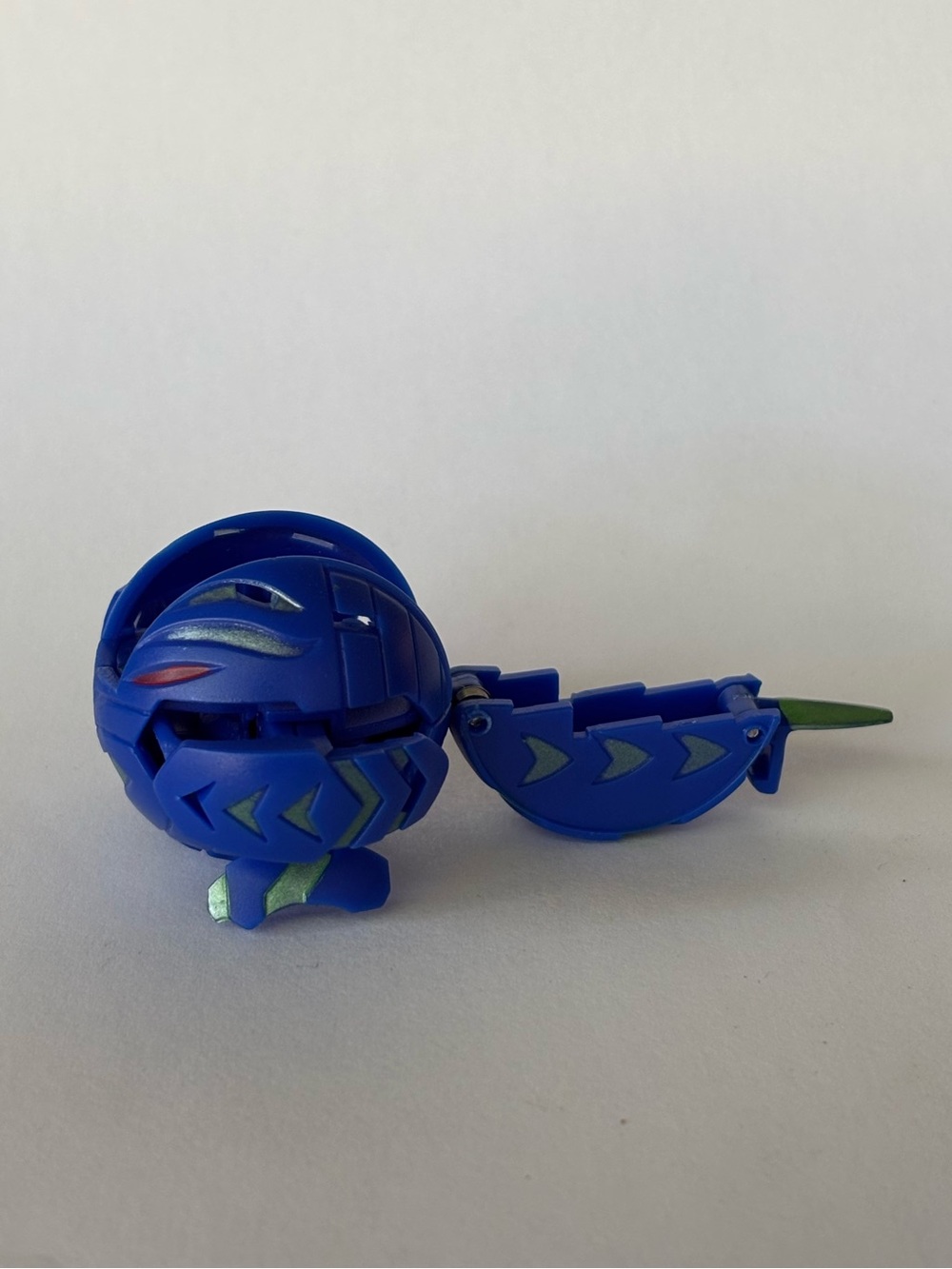 Bakugan Limulus Blue Aquos B1 560G with Whirlpool Card